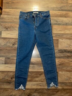 Levi’s Wedge Skinny Jeans High Rise Frayed Hem size 29 stretchy